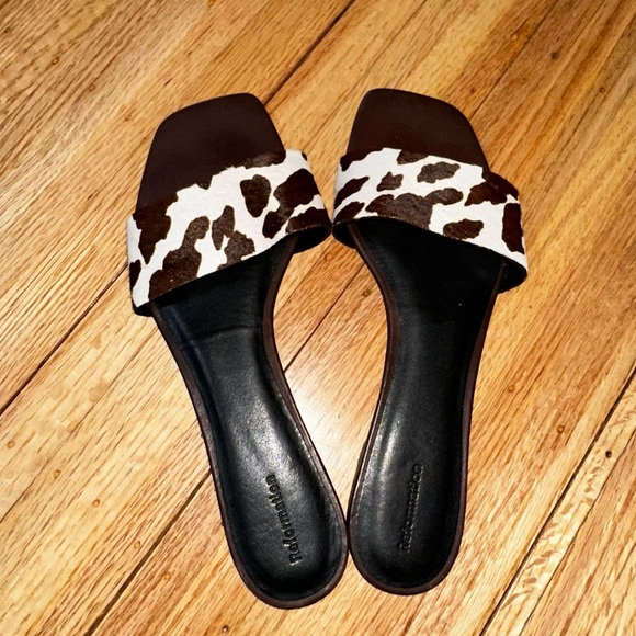 Reformation animal print slides - Picture 1 of 2